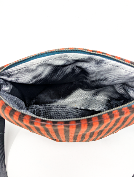 No Smoking! Red Candy Stripe Medium Carpet Bag