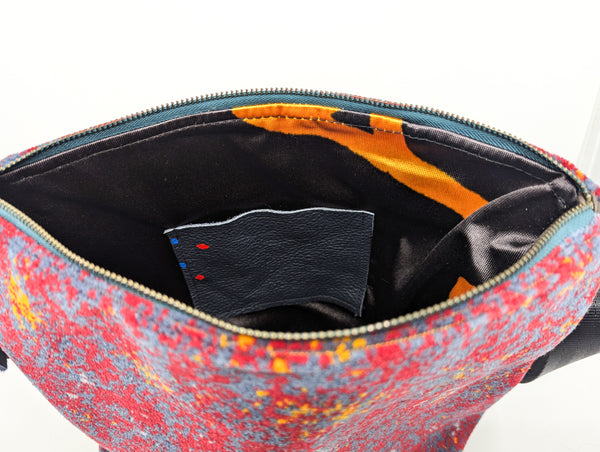 Waratah Priority Train Medium Carpet Bag