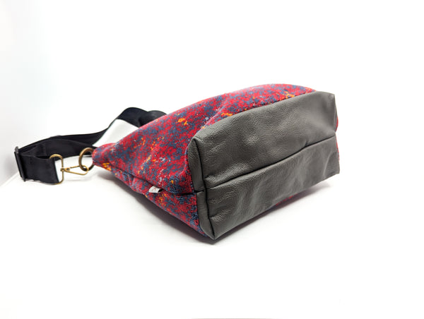 Sydney Priority Waratah Train Large Carpet Bag
