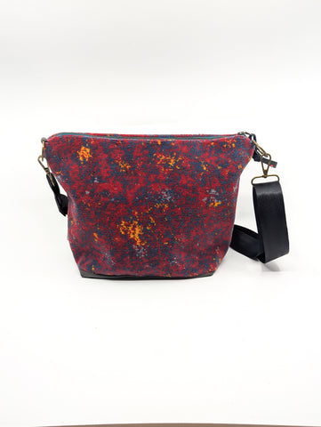Waratah Priority Train Medium Carpet Bag