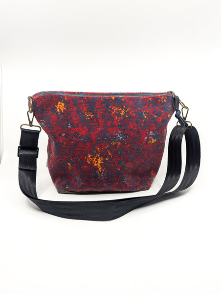 Waratah Priority Train Medium Carpet Bag