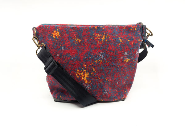 Waratah Priority Train Medium Carpet Bag